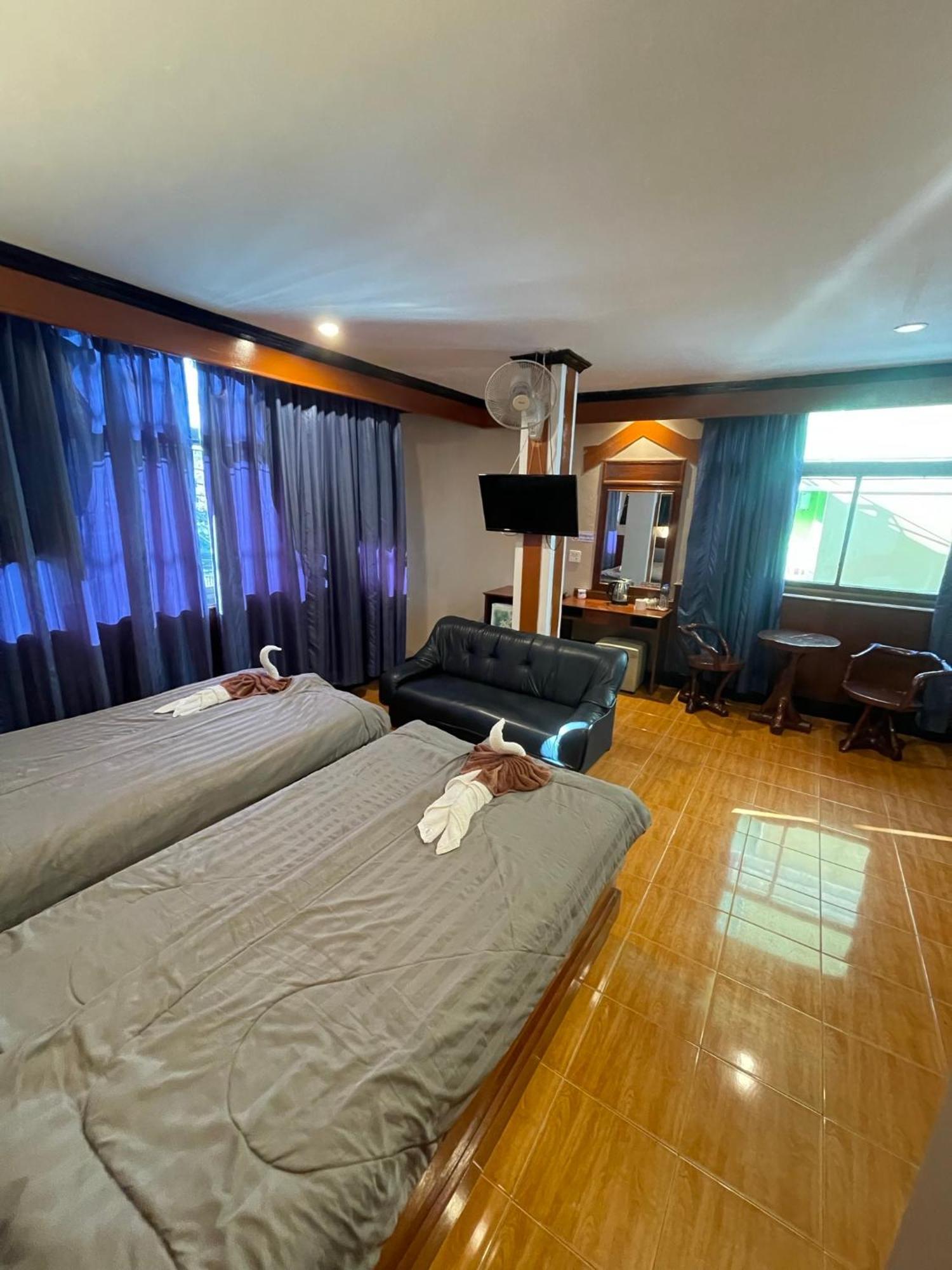 Centre Point Patong 호텔 외부 사진
