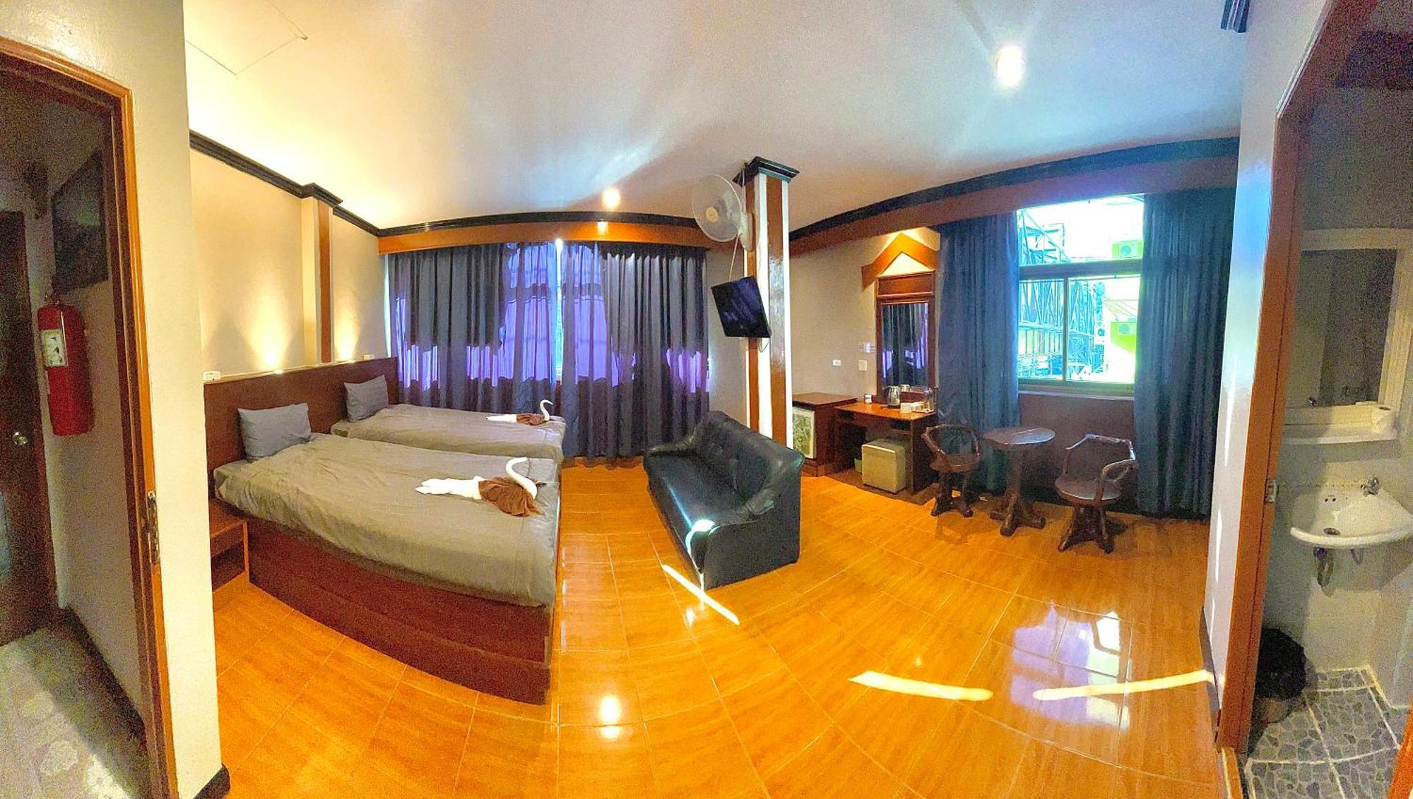 Centre Point Patong 호텔 외부 사진