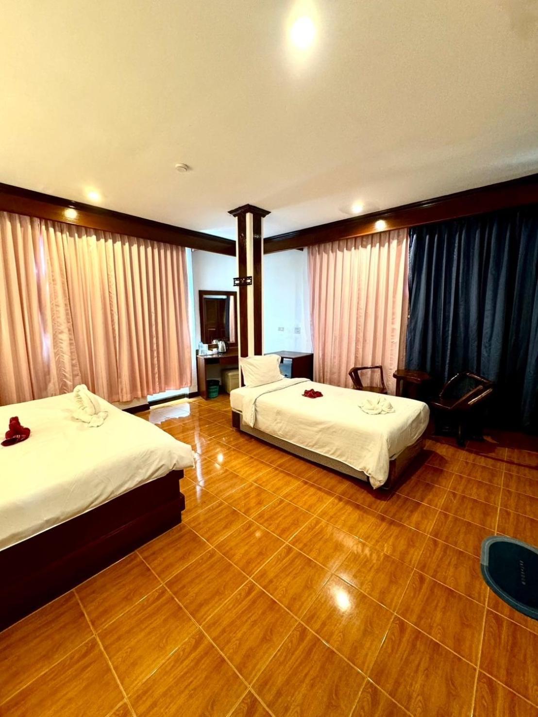 Centre Point Patong 호텔 외부 사진