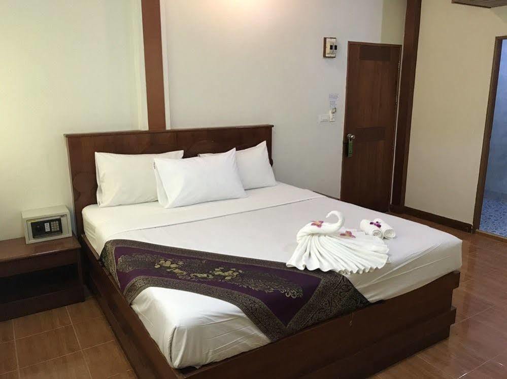 Centre Point Patong 호텔 외부 사진