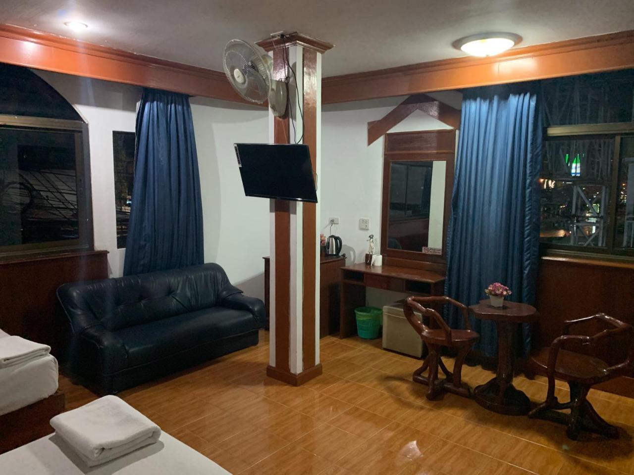 Centre Point Patong 호텔 외부 사진
